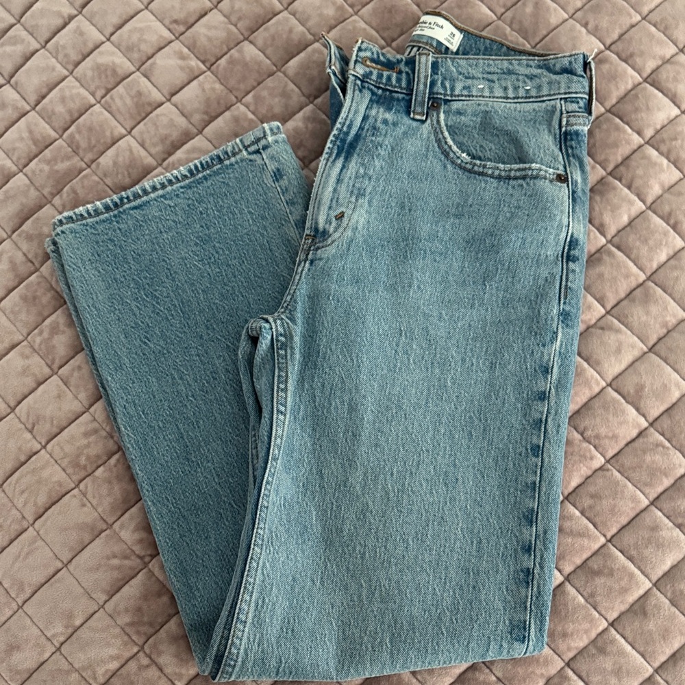 Abercrombie & Fitch 90’s Relaxed Jean High Rise size 26 SHORT